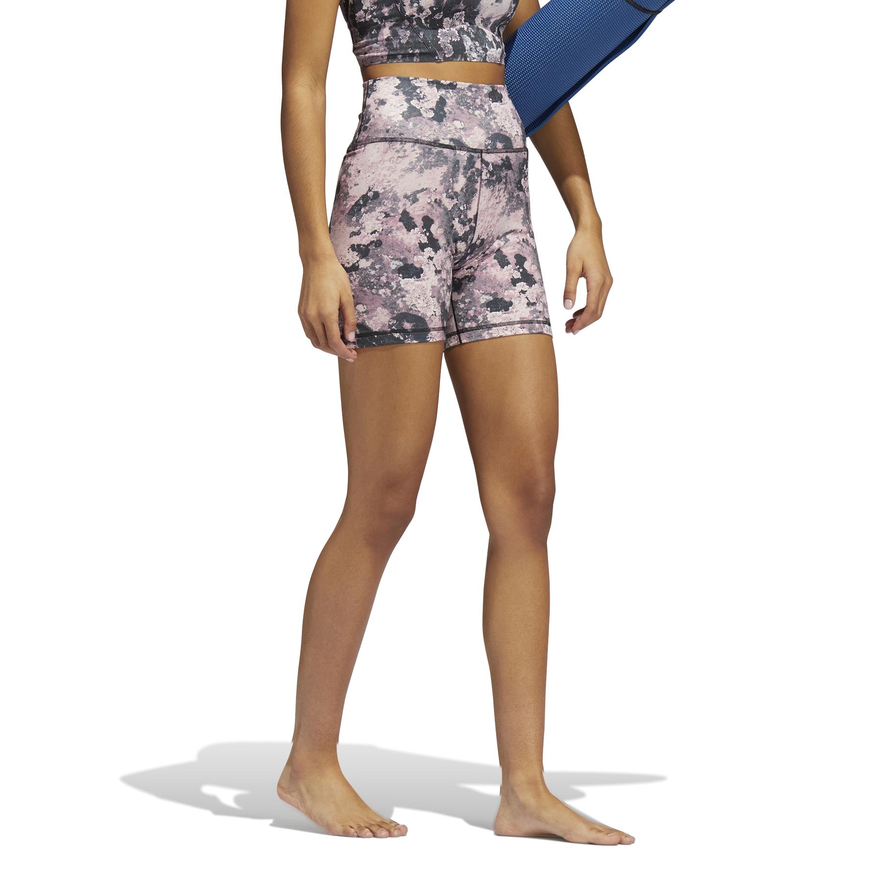 product/h/d/hd4431_5_apparel_on model_walking view_white.jpg